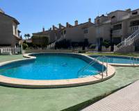 Alquiler a largo plazo - Casa Adosada - Torrevieja - España
