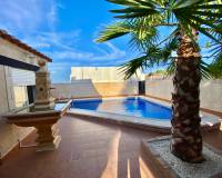 Alquiler a largo plazo - Casa Adosada - Torrevieja - Los balcones