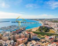 Liman manzarası | Torrevieja satılık plaja yürüme mesafesinde lüks çatı katı