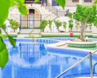 Modern zwembad | Woningen te koop in Torrevieja - Torre La Mata Beach