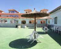Piscina | Bungalow con solárium privado en venta en Torretas