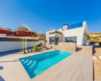 Villa in Alicante at 5000m from the beach. - Private Pool.
