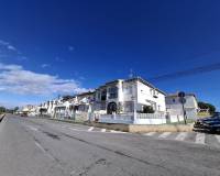 Alquiler a largo plazo - Apartamento / Piso - Torrevieja - Los balcones