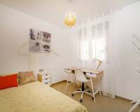 Apartamento en Torrevieja, Playa de los locos con vistas al mar.- Habitación 2.