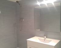 Badezimmer | Geräumige Wohnung zum Verkauf in Torrevieja Alicante