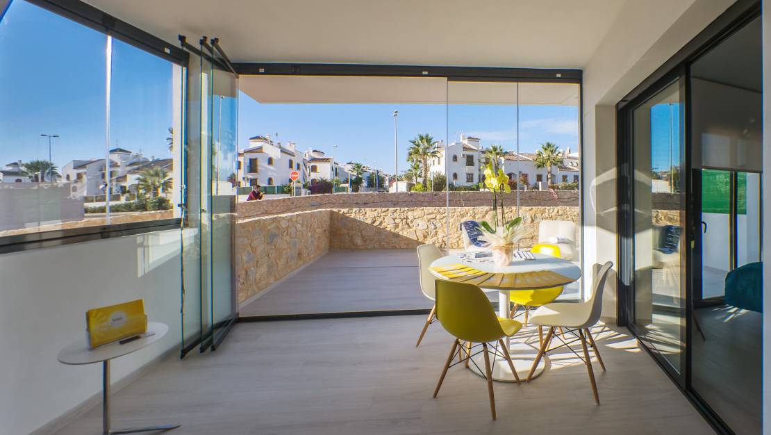Balcón | Venta de planta baja con jardín en venta en Villamartin – Orihuela Costa