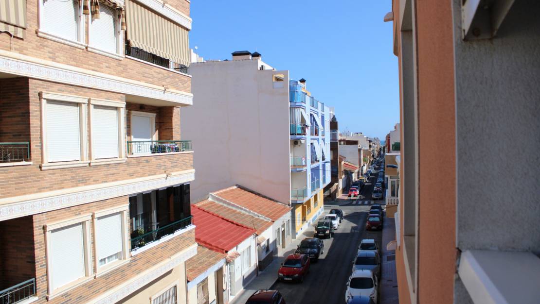 Balkon | Appartement te koop in Torrevieja met zeezicht