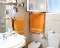 Bathroom |  Apartment for sale in Torrevieja with Pool