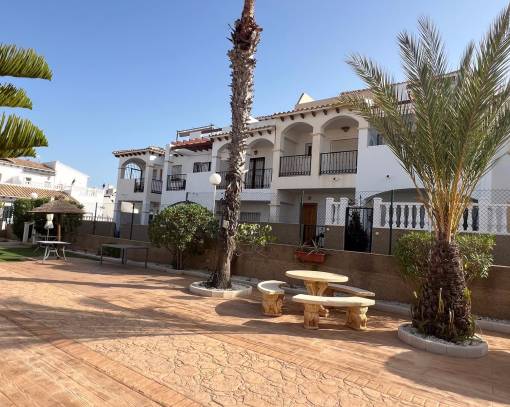 Casa Adosada - Alquiler a largo plazo - Orihuela Costa - Punta Prima