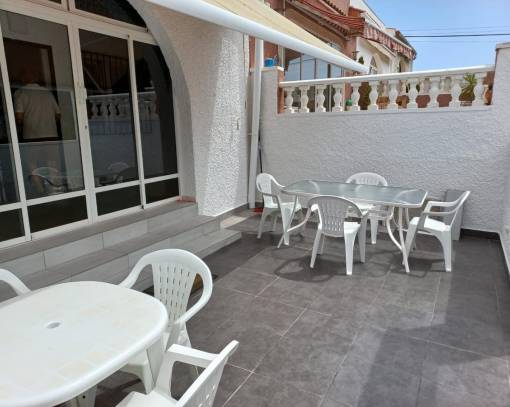 Casa Adosada - Alquiler a largo plazo - Torrevieja - RENT-602L