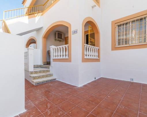 Casa Adosada - Reventa - Torrevieja - SEF-57109