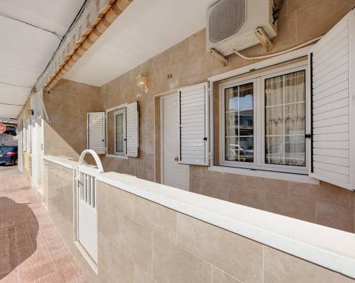 Дом рядовой застройки - Sale - Torrevieja - Playa de La Acequion