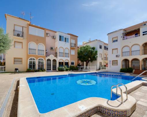 Дом рядовой застройки - Sale - Torrevieja - Playa de los Naufragos