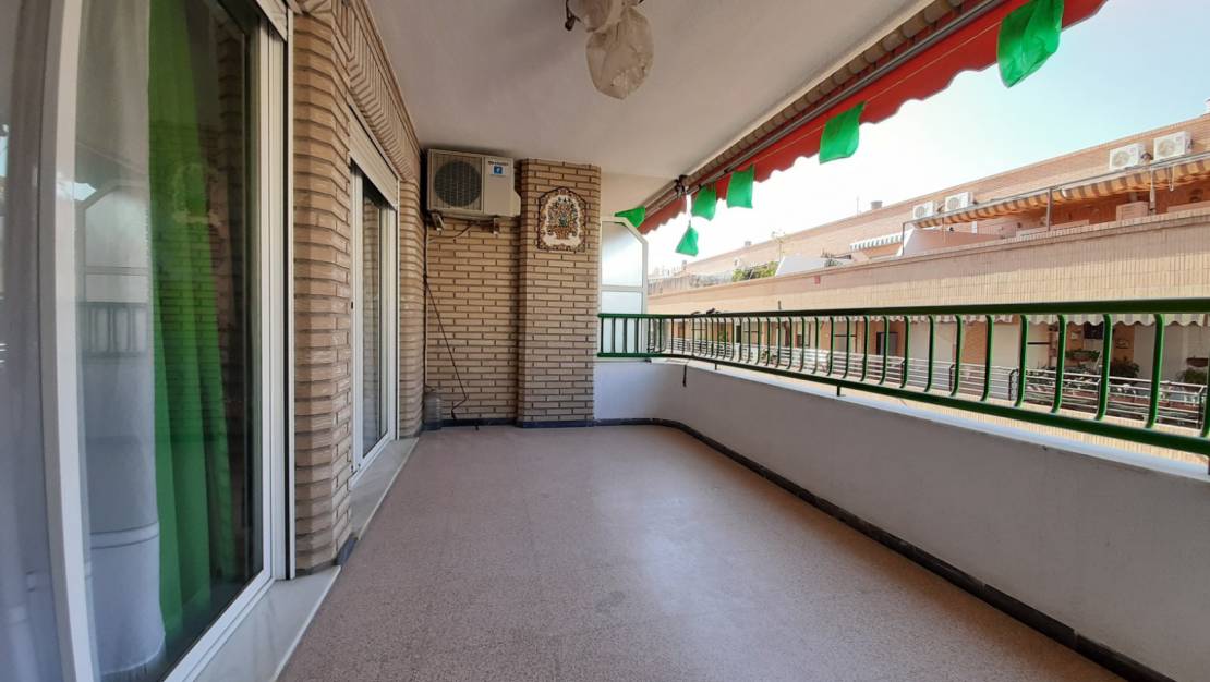 Large balcony | Buy apartment with sea views in Playa del Cura - Torrevieja