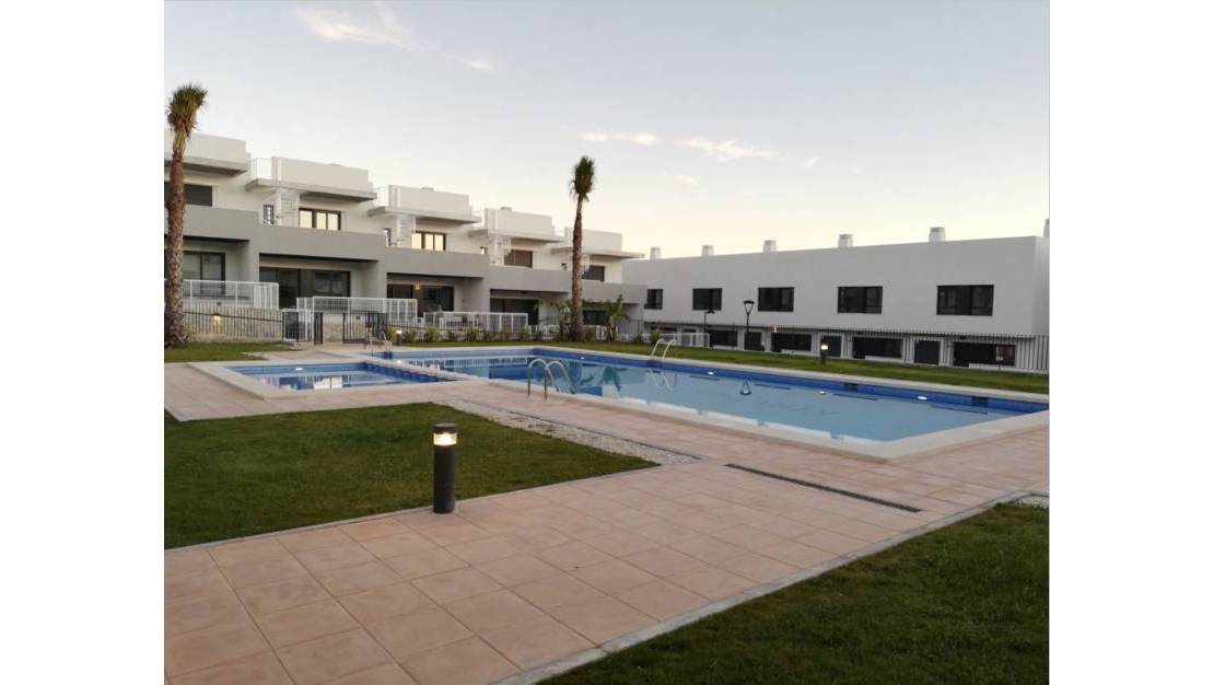 New Build - Дом рядовой застройки - Monforte del Cid - Urbanización Alenda Golf