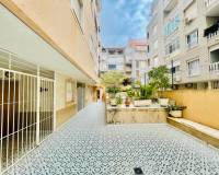 Resale - Apartment / Flat - Torrevieja - Playa Acequion