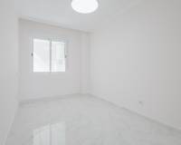 Resale - Apartment / Flat - Torrevieja - Playa de La Acequion