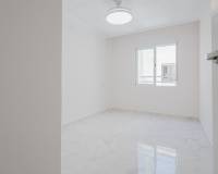 Resale - Apartment / Flat - Torrevieja - Playa de La Acequion