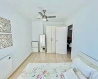 Resale - Apartment / Flat - Torrevieja - Playa de los Naufragos