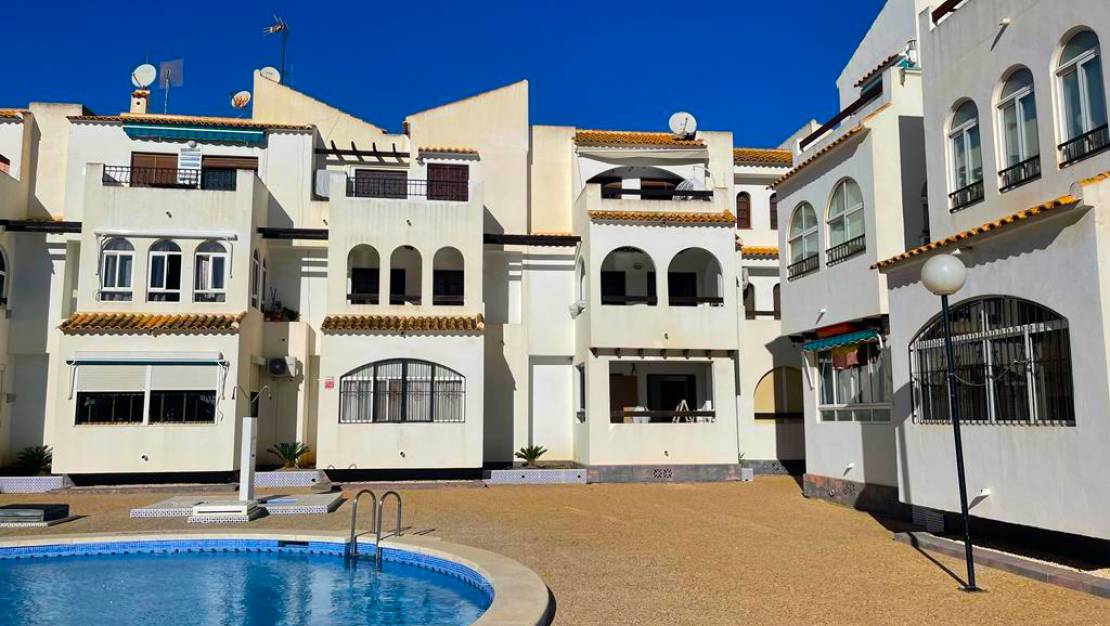 Resale - Terraced house - Torrevieja - Playa de los Naufragos