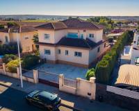 Resale - Villa - Elche