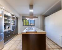 Resale - Villa - Elche