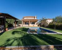 Resale - Villa - Elche