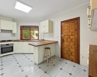 Resale - Villa - Orihuela Costa - Campoamor