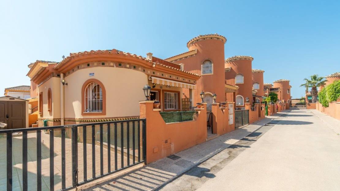 Resale - Villa - Orihuela Costa - Playa Flamenca