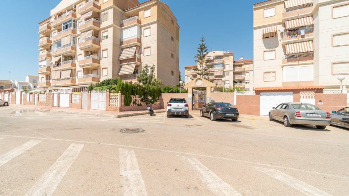 Sale - Apartment/Flat - Torrevieja - Calas blanca