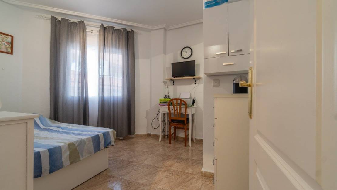 Sale - Квартира / Квартира - Torrevieja - Centro