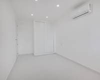 Sale - Квартира / Квартира - Torrevieja - Playa de los Naufragos