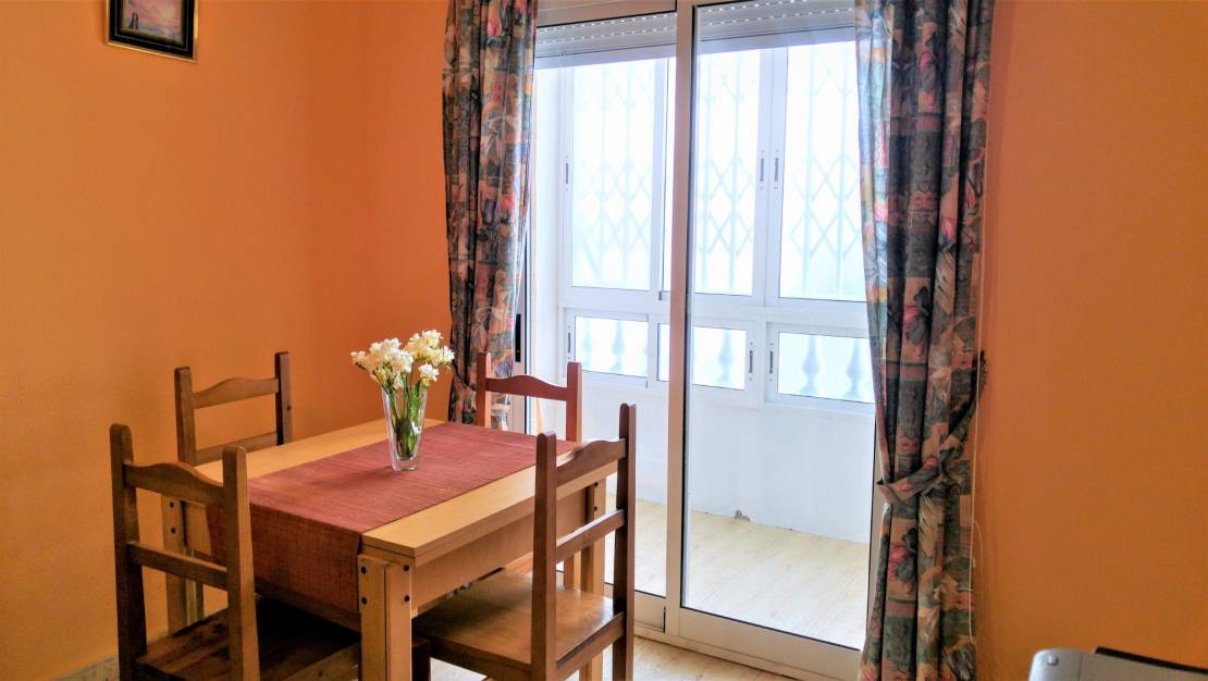 Salón | Apartamento  cerca de la playa en venta en Torrevieja