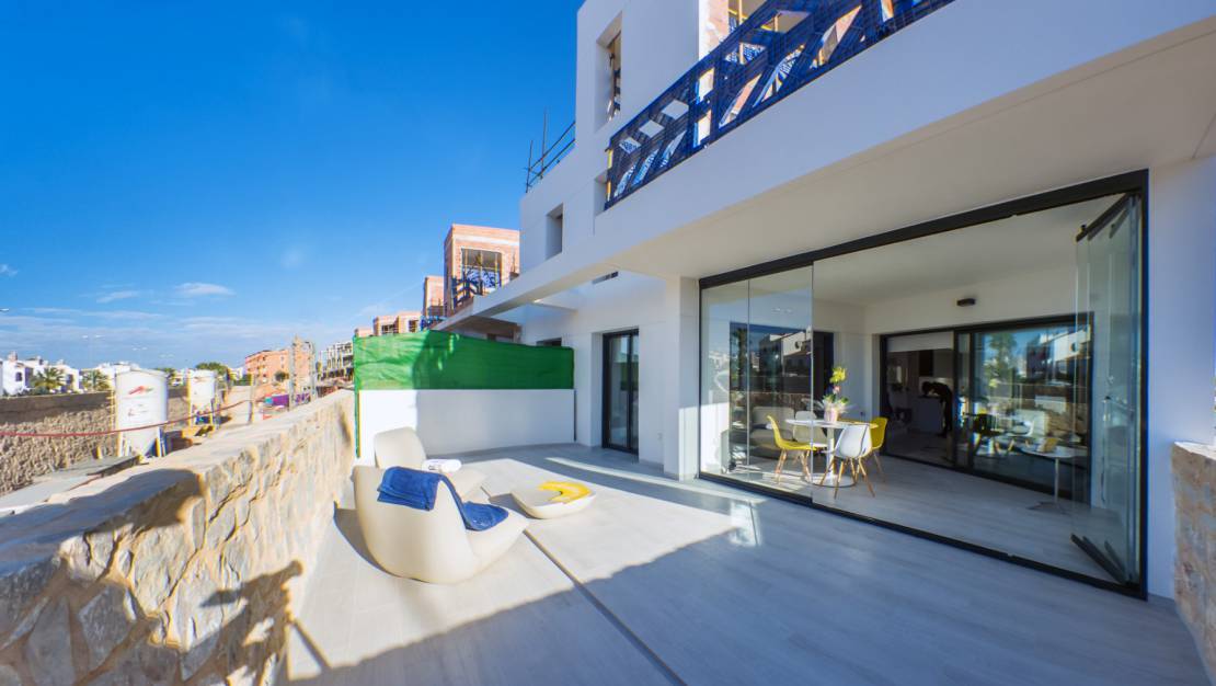 Terrasse | Neu gebaute Wohnung mit großer Terrasse zum Verkauf in Villamartin