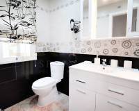 Townhouse in Torrevieja with private jacuzzi. - Bathroom 1.