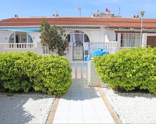 Villa - Alquiler a corto plazo - Torrevieja - La Siesta - El Salado -  Torreta