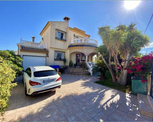 Villa - Alquiler a largo plazo - Orihuela Costa - RENT-159U