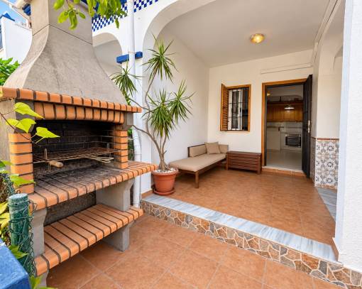 Villa - Alquiler a largo plazo - Torrevieja - La Mata