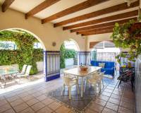 Villa amueblada en Punta Prima con gran parcela - terraza
