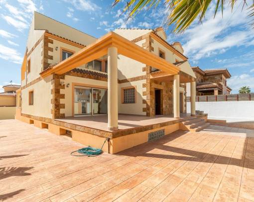 Villa - Videresalg - Torrevieja - SEF-38281