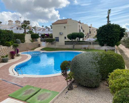 Villa - Wederverkoop - Orihuela Costa - SEF-52566