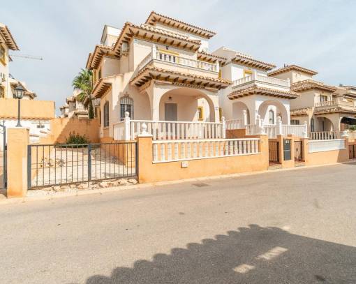 Villa - Wederverkoop - Orihuela Costa - SEF-76402
