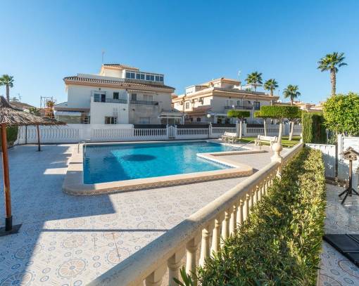 Villa - Wederverkoop - Orihuela Costa - SEF-91029