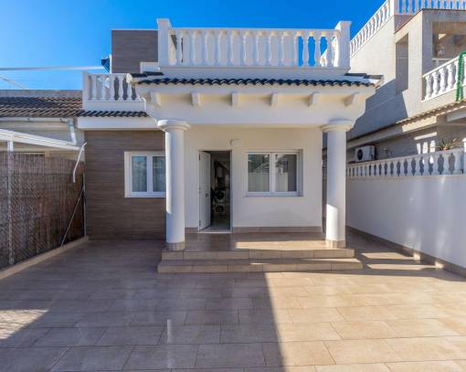 Villa - Wederverkoop - Torrevieja - SEJ-53919