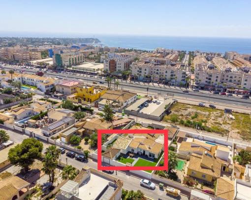 Villa - Wiederverkauf - Orihuela Costa - La Regia