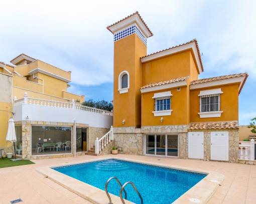 Villa - Wiederverkauf - Orihuela Costa - SEF-56274