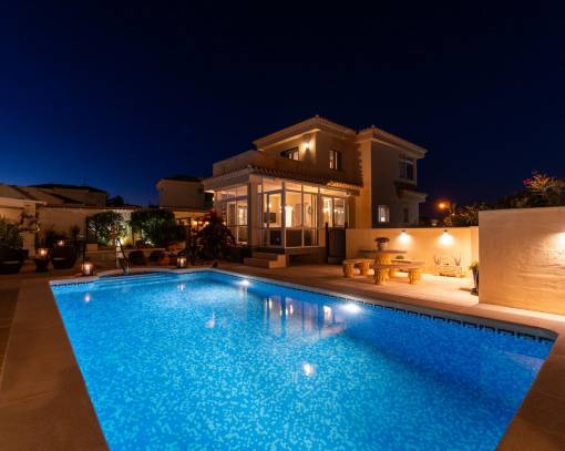 Villa - Wiederverkauf - Orihuela Costa - SEF-59535