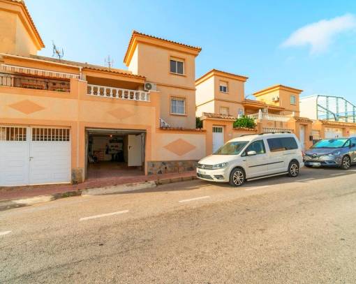 Villa - Wiederverkauf - Torrevieja - SEF-90750