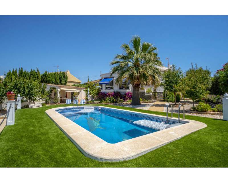 Villa for sale in urbanization San Luis, Torrevieja